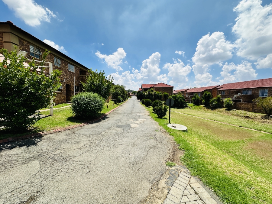 2 Bedroom Property for Sale in Liefde en Vrede Gauteng