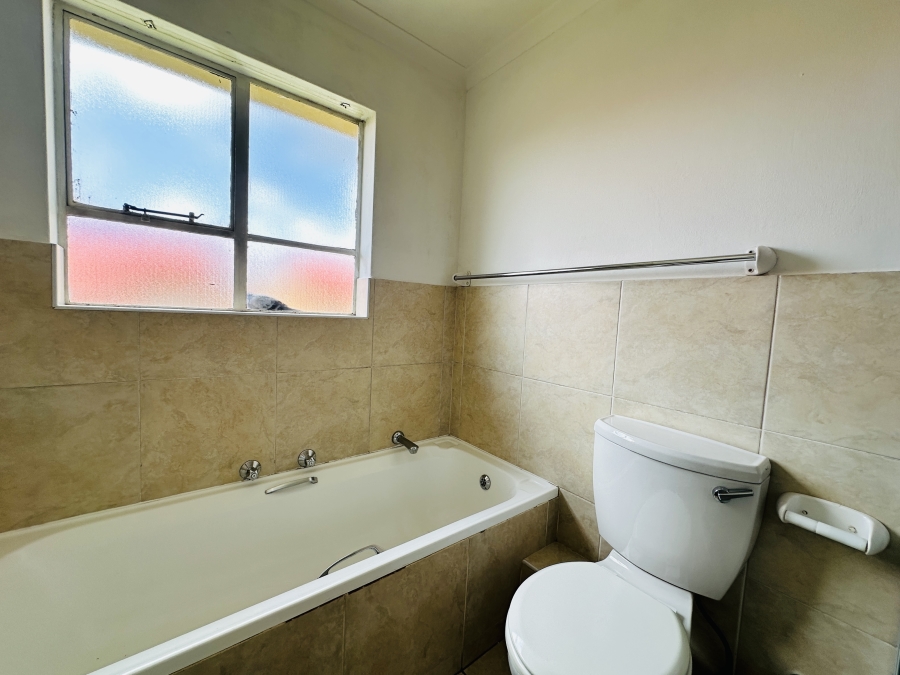 2 Bedroom Property for Sale in Liefde en Vrede Gauteng