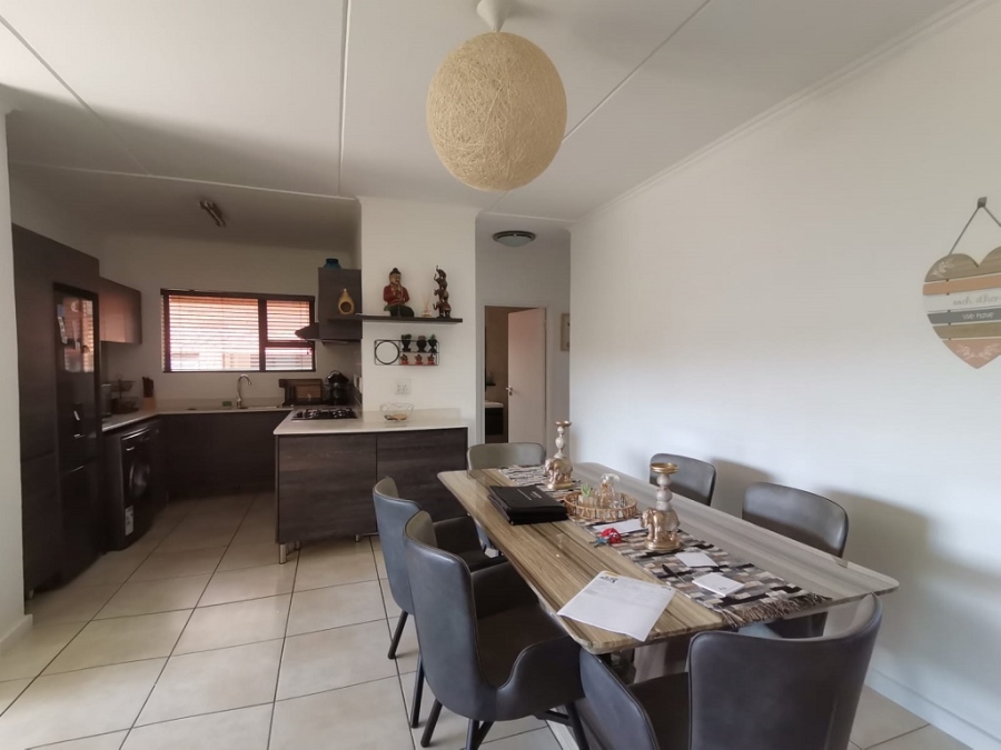 3 Bedroom Property for Sale in Oakdene Gauteng