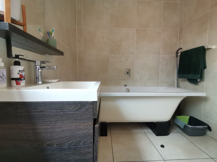 3 Bedroom Property for Sale in Oakdene Gauteng