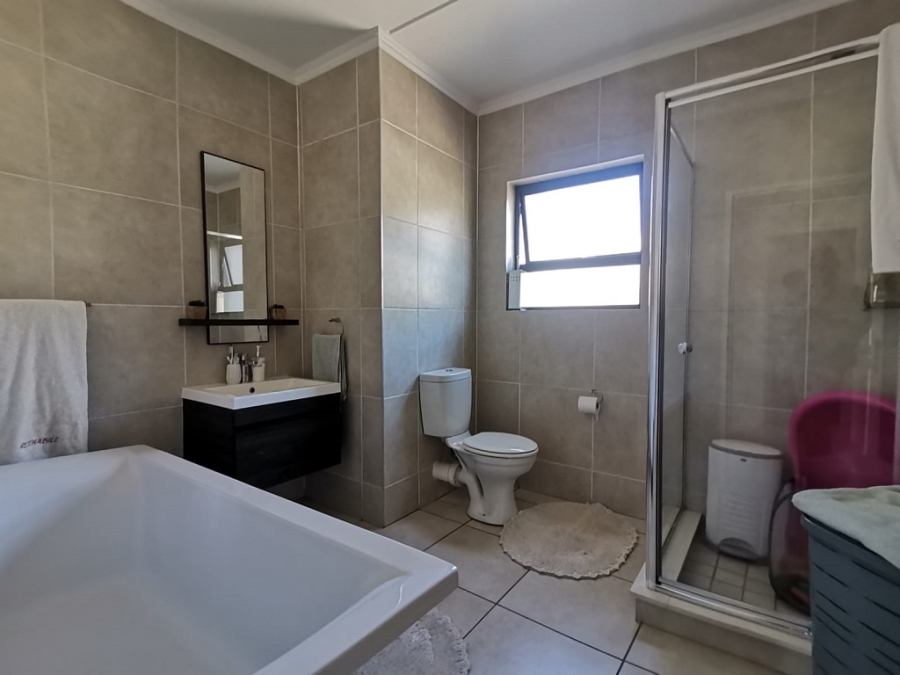 3 Bedroom Property for Sale in Oakdene Gauteng