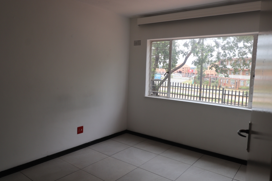 To Let 1 Bedroom Property for Rent in Edleen Gauteng