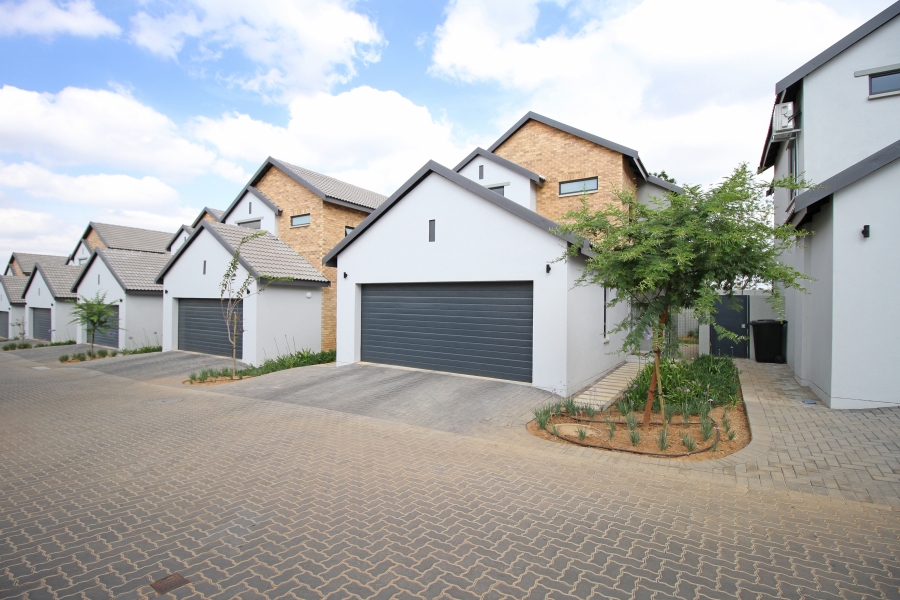 3 Bedroom Property for Sale in Broadacres Gauteng