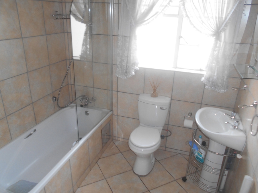 To Let 2 Bedroom Property for Rent in Comet Gauteng