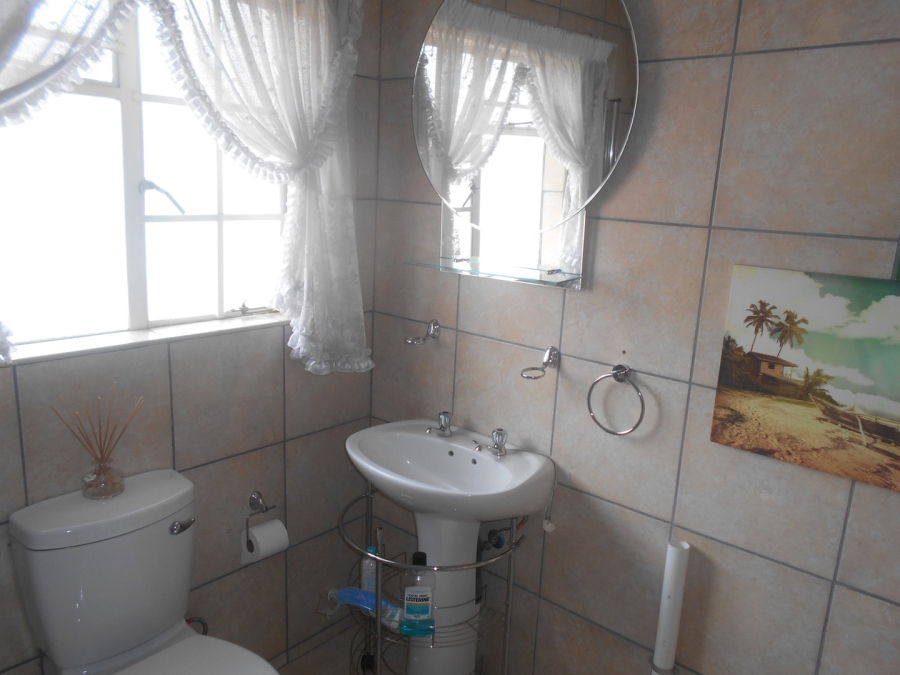 To Let 2 Bedroom Property for Rent in Comet Gauteng