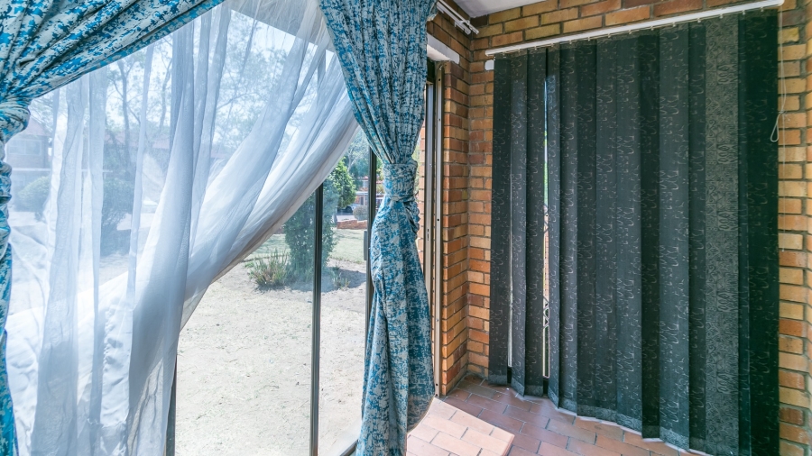 2 Bedroom Property for Sale in Buccleuch Gauteng