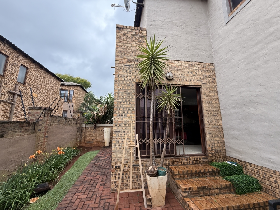 2 Bedroom Property for Sale in Willowbrook Gauteng