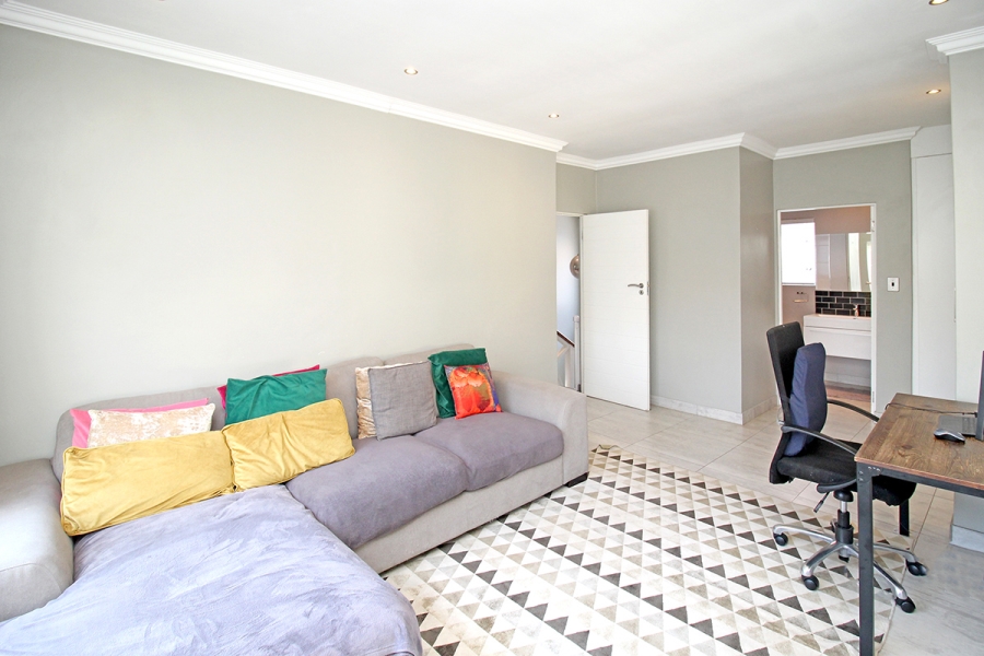 4 Bedroom Property for Sale in Broadacres Gauteng