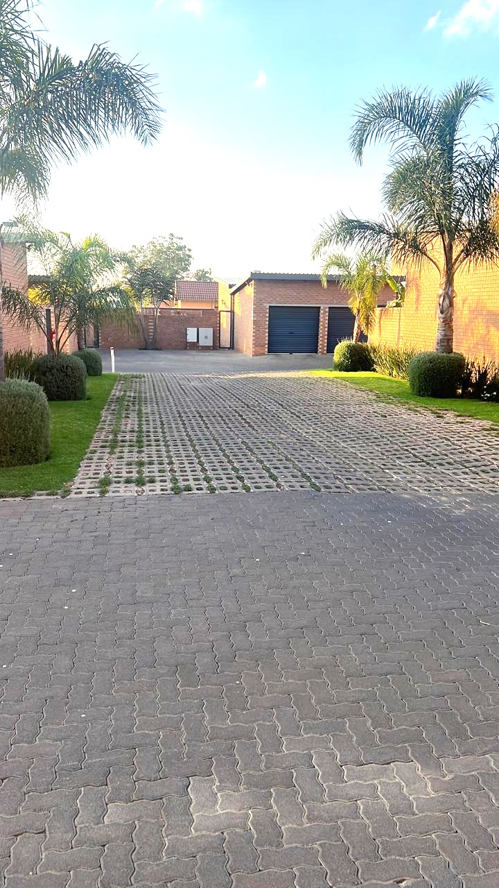 3 Bedroom Property for Sale in Glen Marais Gauteng