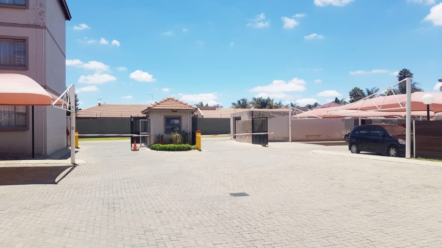 To Let 2 Bedroom Property for Rent in Bardene Gauteng