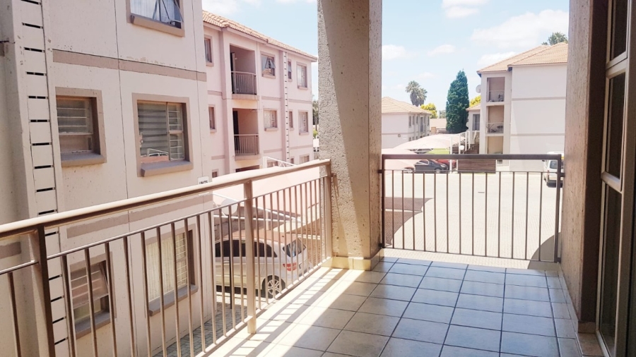 To Let 2 Bedroom Property for Rent in Bardene Gauteng