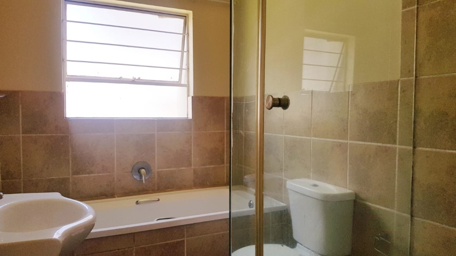 To Let 2 Bedroom Property for Rent in Bardene Gauteng