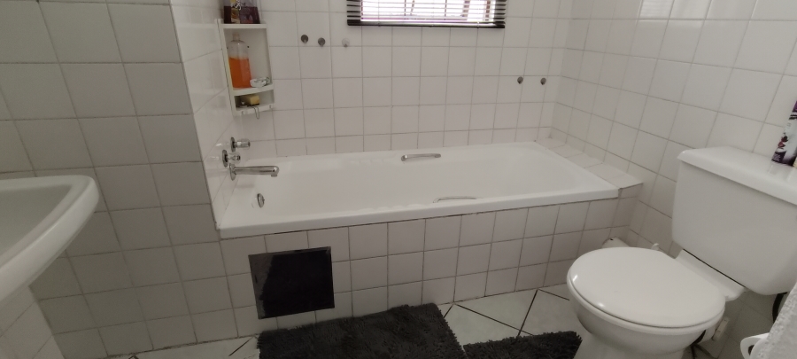 3 Bedroom Property for Sale in Verwoerdpark Gauteng