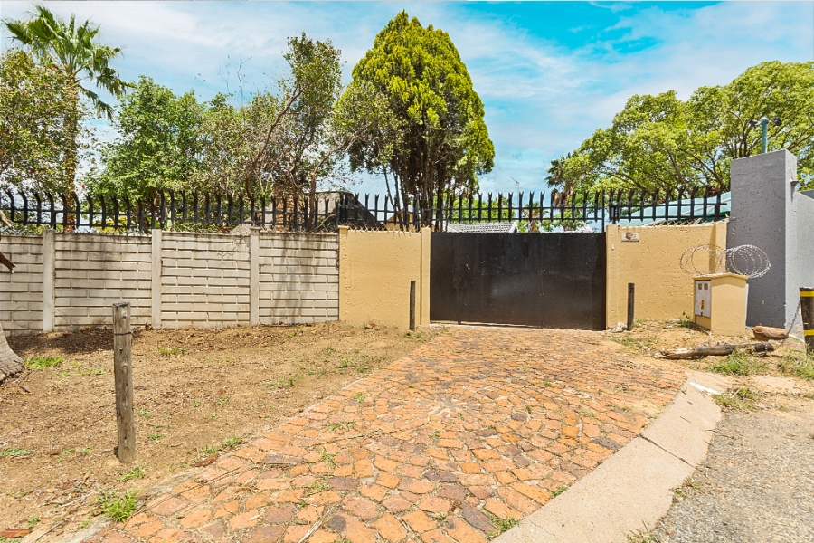 4 Bedroom Property for Sale in Bloubosrand Gauteng