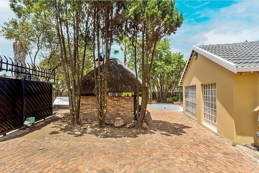 4 Bedroom Property for Sale in Bloubosrand Gauteng