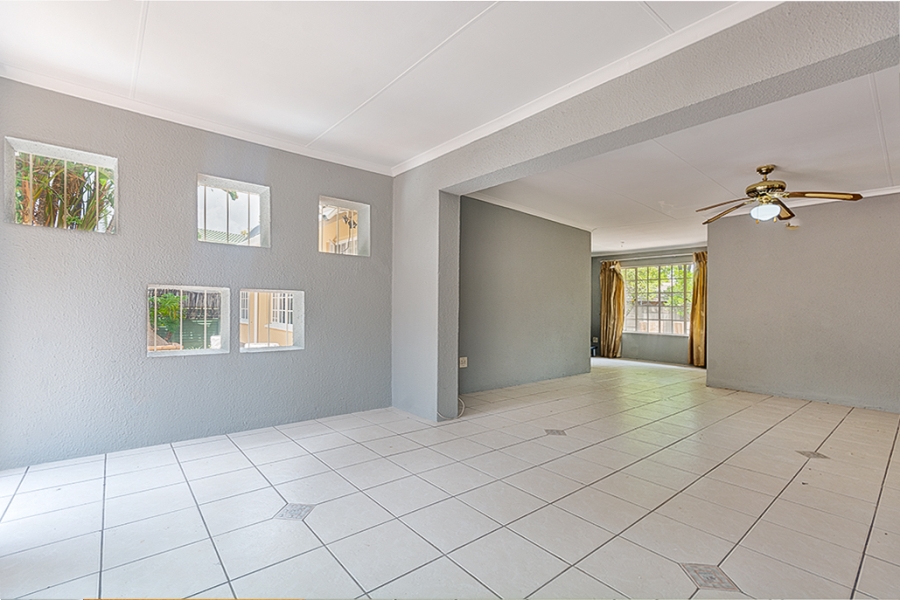 4 Bedroom Property for Sale in Bloubosrand Gauteng