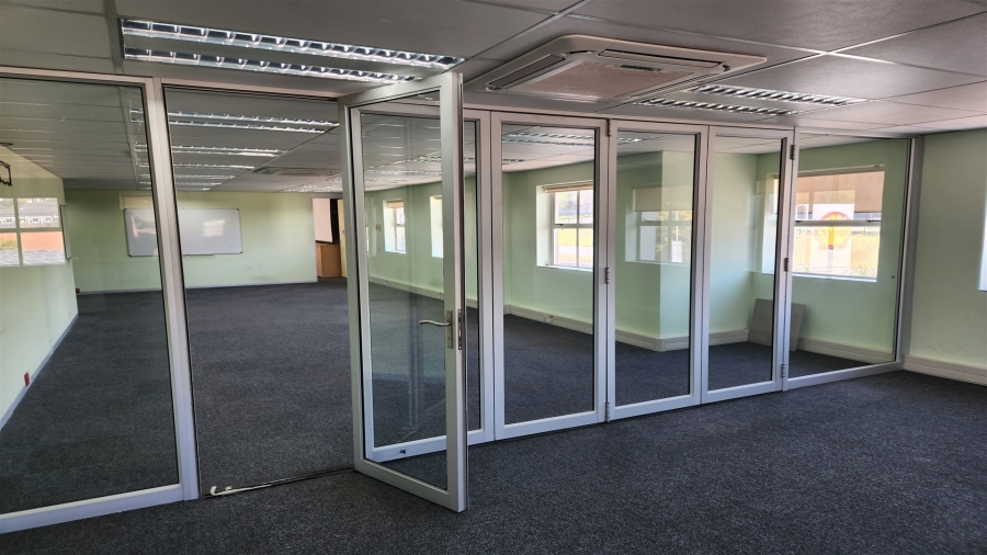 To Let commercial Property for Rent in Hyde Park Gauteng