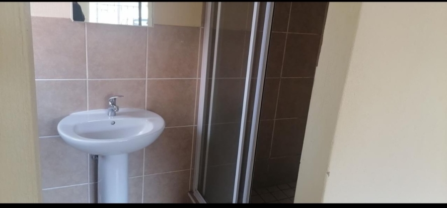 To Let 2 Bedroom Property for Rent in Sugar Bush Estate Gauteng