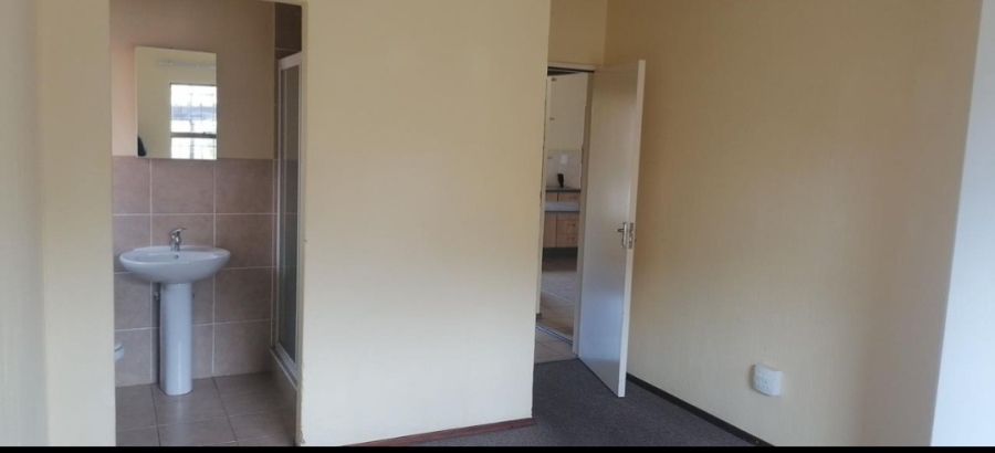 To Let 2 Bedroom Property for Rent in Sugar Bush Estate Gauteng