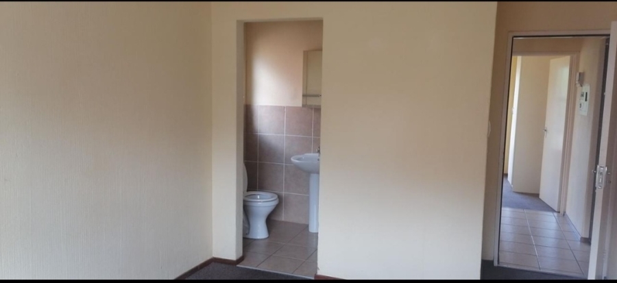 To Let 2 Bedroom Property for Rent in Sugar Bush Estate Gauteng