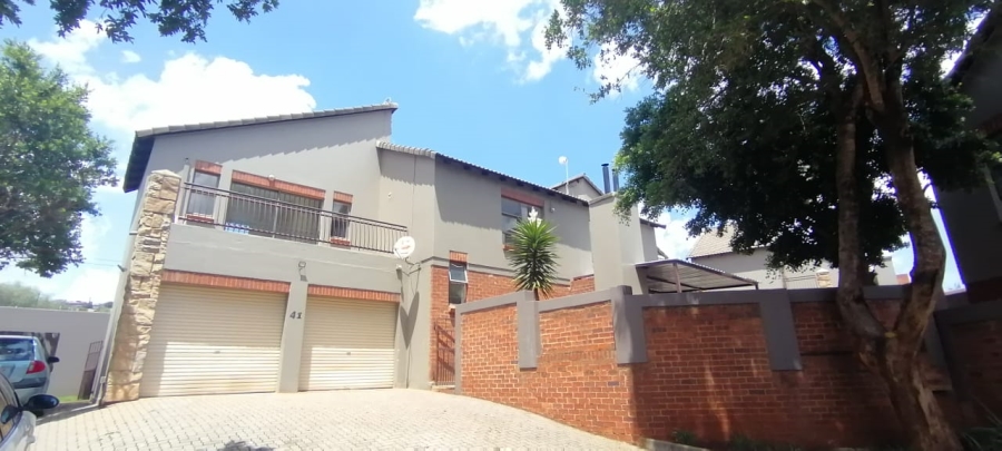 To Let 3 Bedroom Property for Rent in Sugar Bush Estate Gauteng