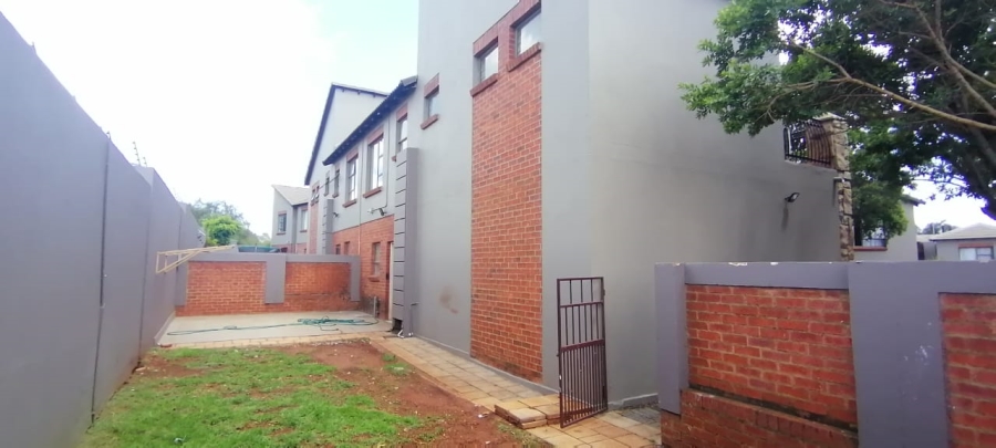 To Let 3 Bedroom Property for Rent in Sugar Bush Estate Gauteng