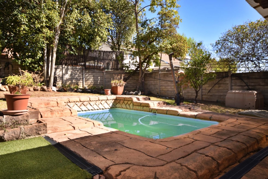 4 Bedroom Property for Sale in Bromhof Gauteng