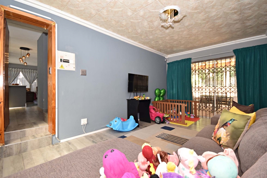 4 Bedroom Property for Sale in Bromhof Gauteng