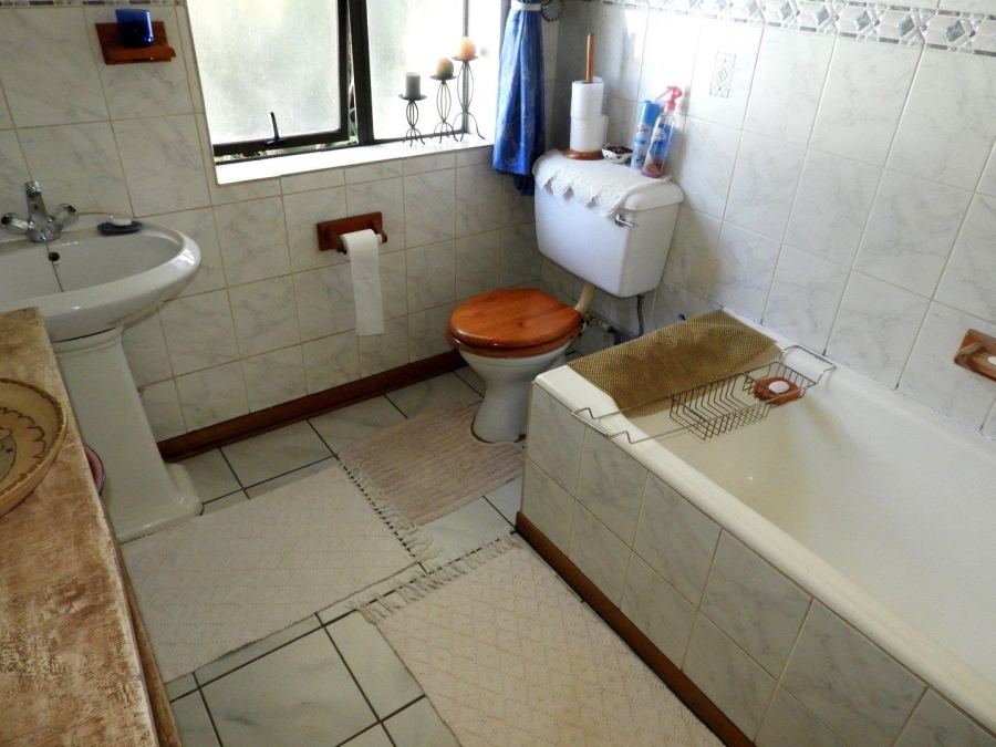 4 Bedroom Property for Sale in Three Rivers Proper Gauteng