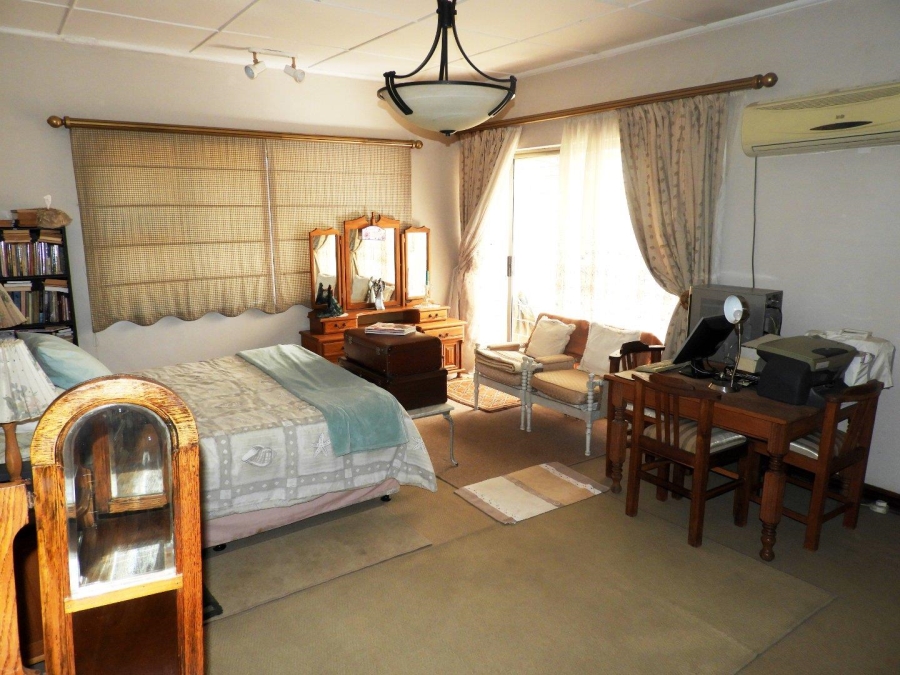 4 Bedroom Property for Sale in Three Rivers Proper Gauteng