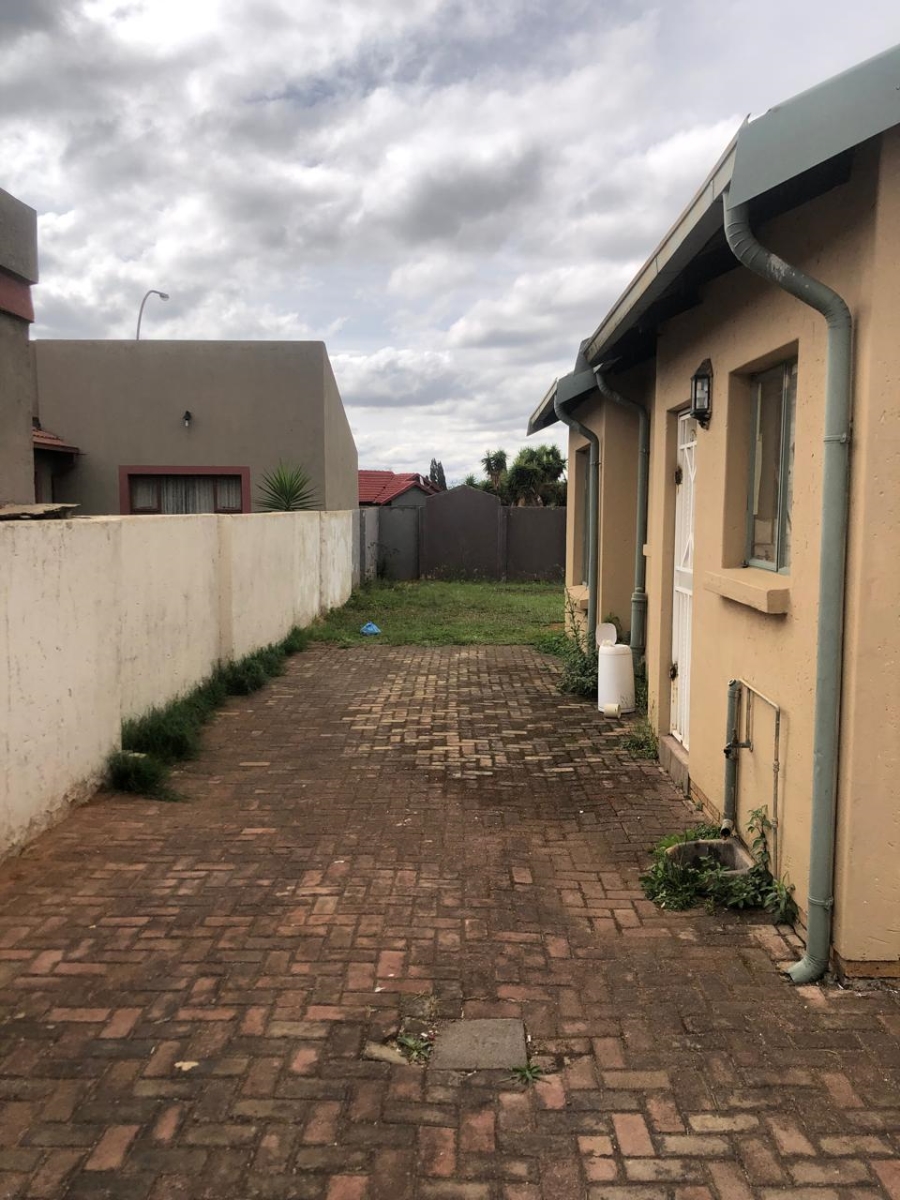 3 Bedroom Property for Sale in Crystal Park Gauteng