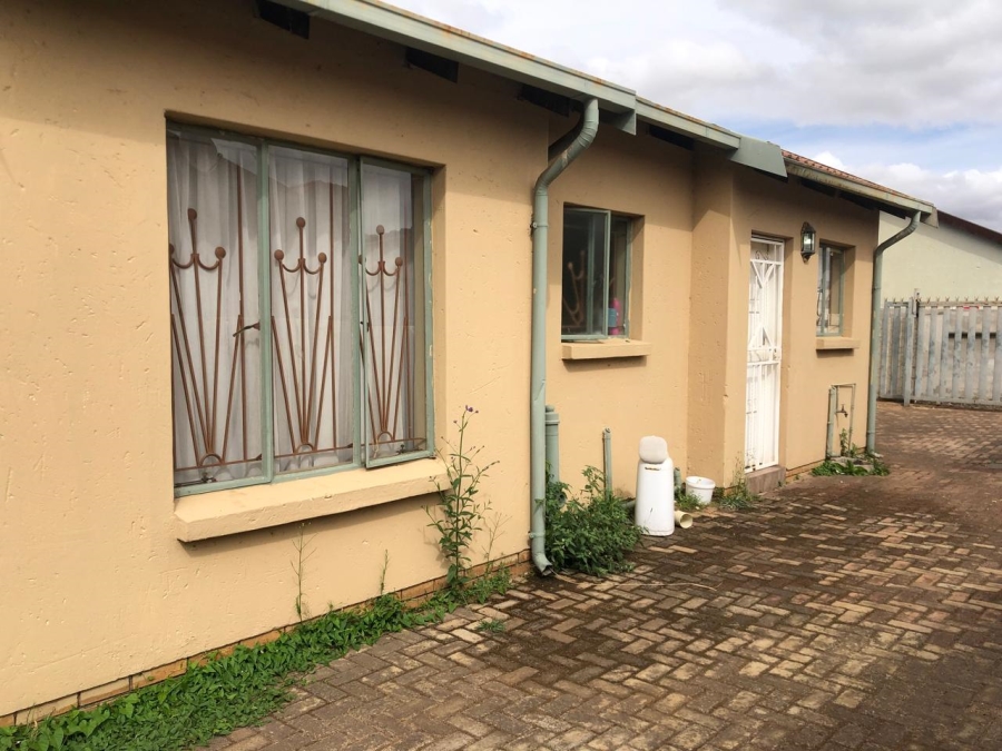 3 Bedroom Property for Sale in Crystal Park Gauteng