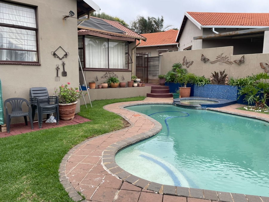 5 Bedroom Property for Sale in Kenmare Gauteng