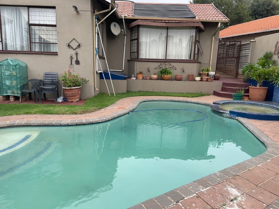 5 Bedroom Property for Sale in Kenmare Gauteng