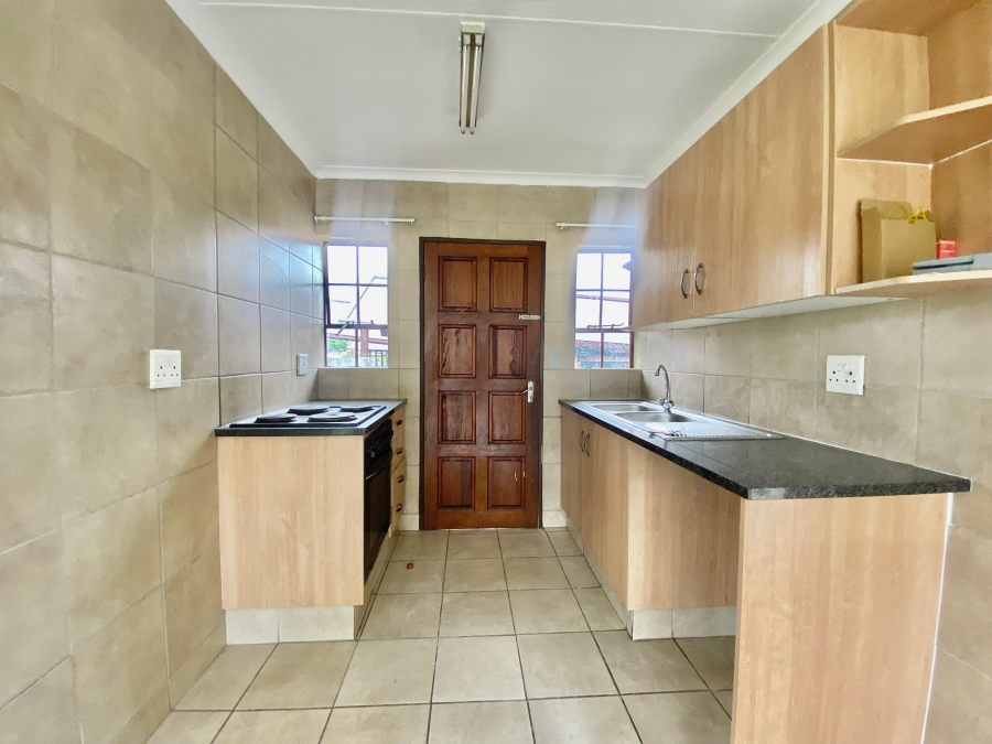 To Let 3 Bedroom Property for Rent in Olievenhoutbosch Gauteng