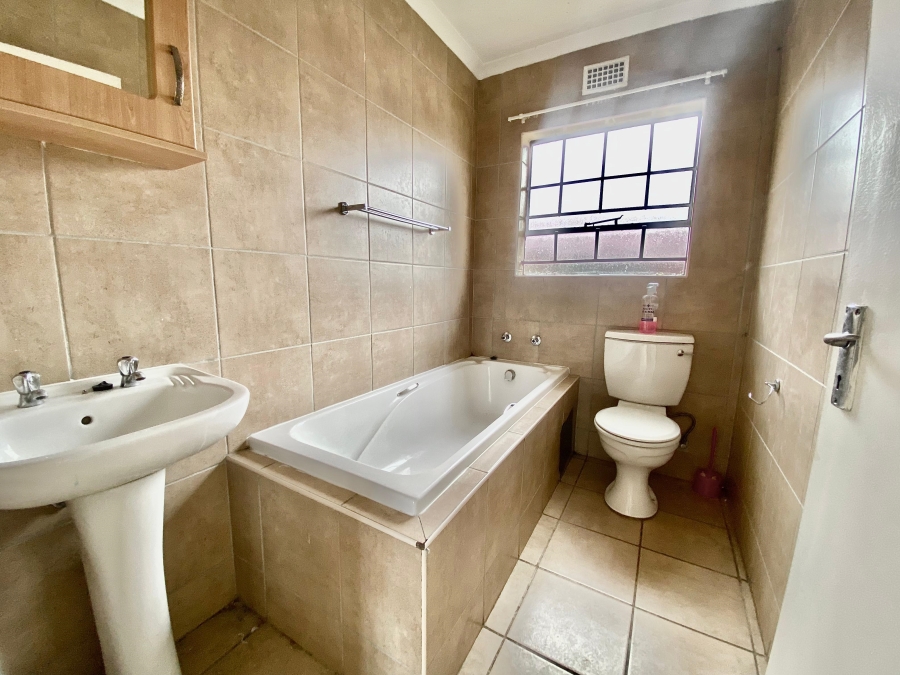 To Let 3 Bedroom Property for Rent in Olievenhoutbosch Gauteng