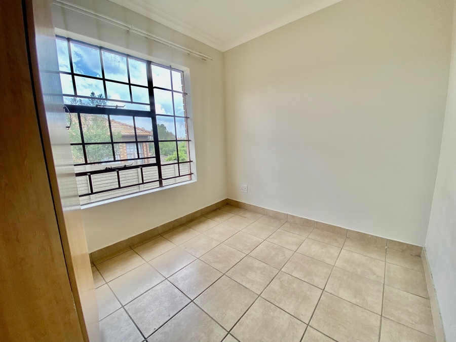 To Let 3 Bedroom Property for Rent in Olievenhoutbosch Gauteng