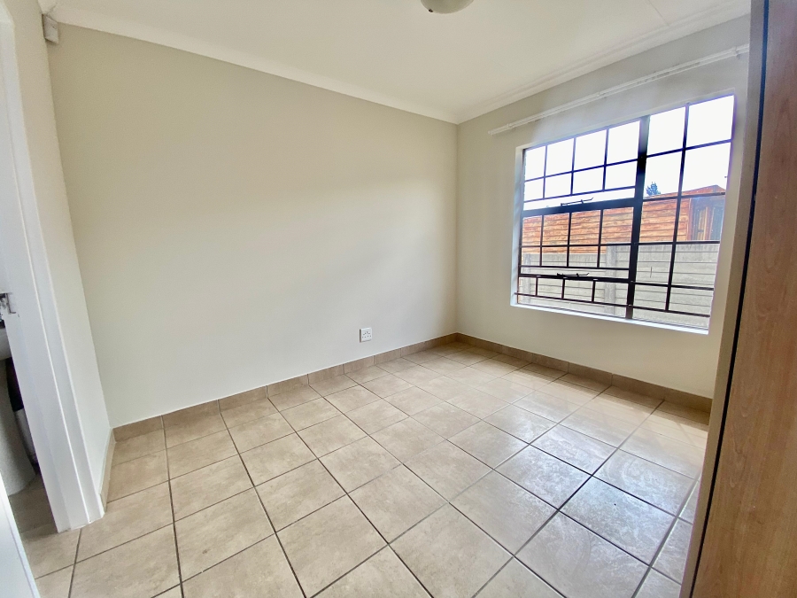 To Let 3 Bedroom Property for Rent in Olievenhoutbosch Gauteng