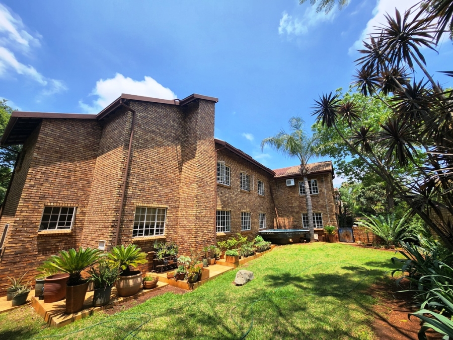 5 Bedroom Property for Sale in Eldoraigne Gauteng