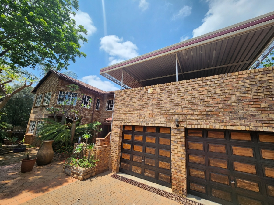 5 Bedroom Property for Sale in Eldoraigne Gauteng