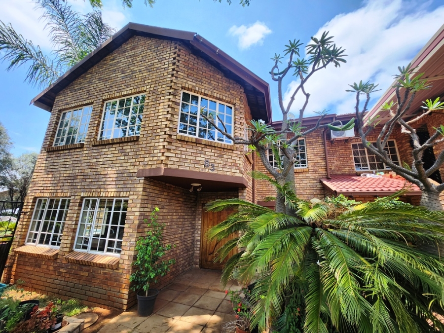 5 Bedroom Property for Sale in Eldoraigne Gauteng