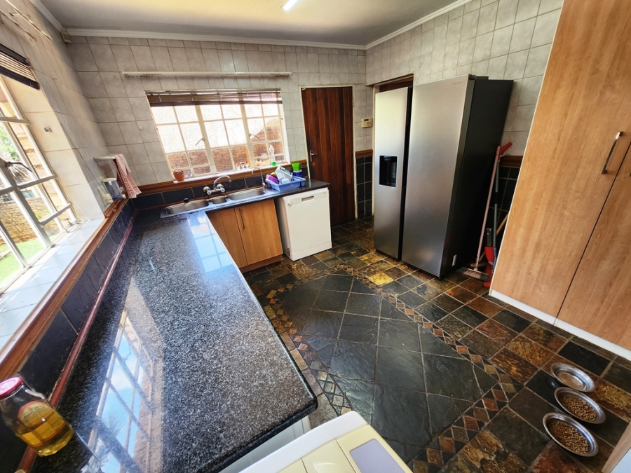 5 Bedroom Property for Sale in Eldoraigne Gauteng