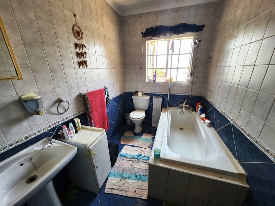 5 Bedroom Property for Sale in Eldoraigne Gauteng