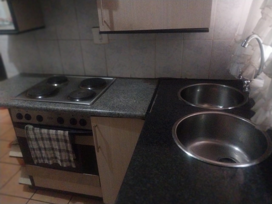 2 Bedroom Property for Sale in Ililiba Gauteng