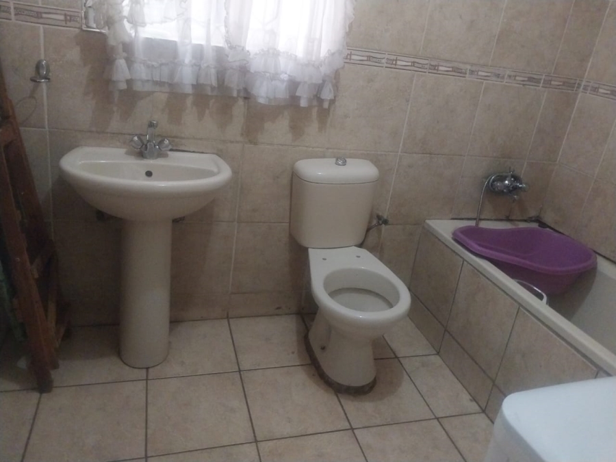 2 Bedroom Property for Sale in Ililiba Gauteng