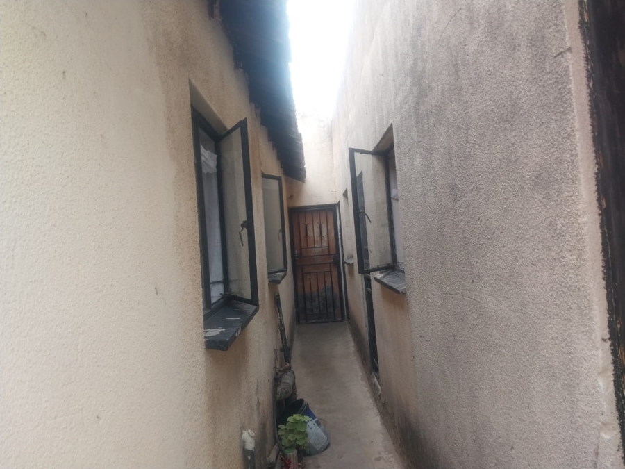 2 Bedroom Property for Sale in Ililiba Gauteng