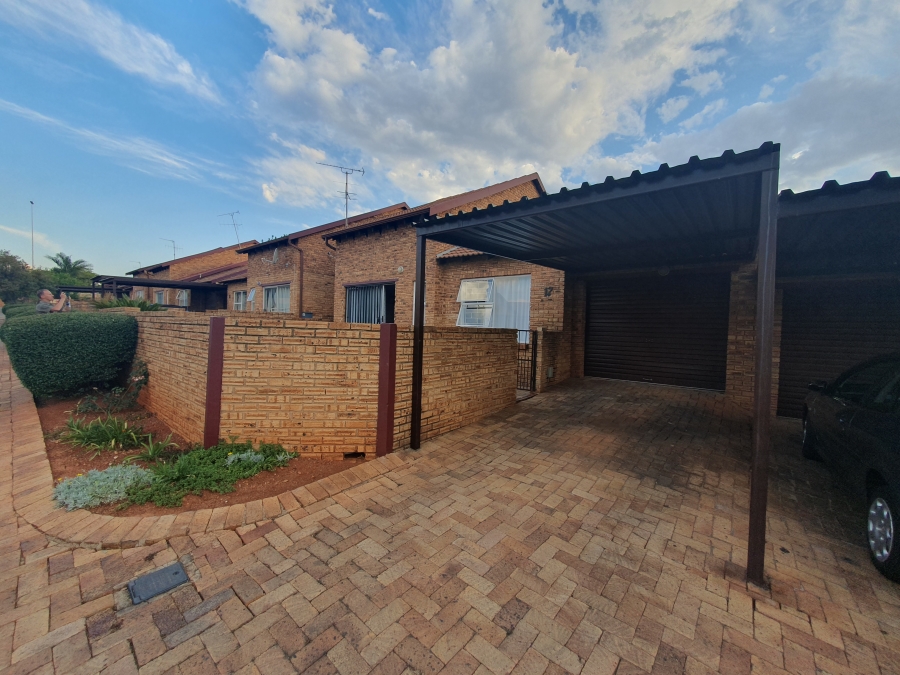 To Let 2 Bedroom Property for Rent in Sugar Bush Estate Gauteng