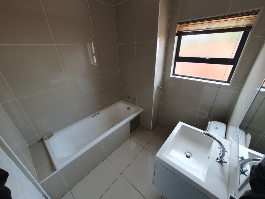 To Let 3 Bedroom Property for Rent in Little Falls Gauteng