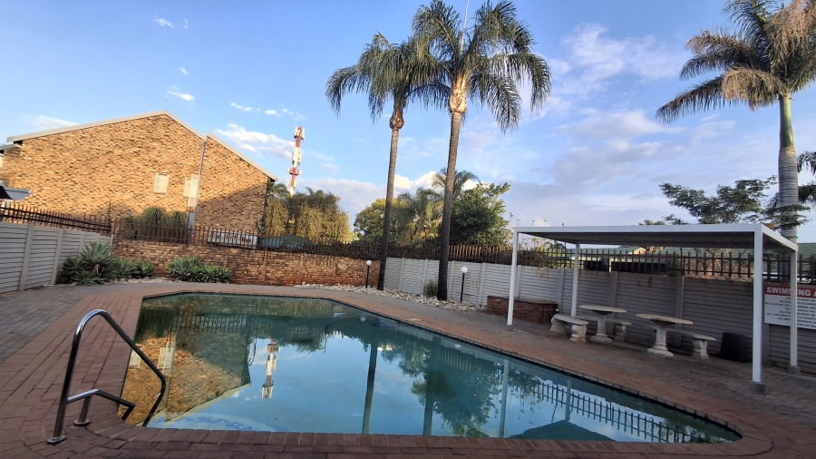 2 Bedroom Property for Sale in Doornpoort Gauteng