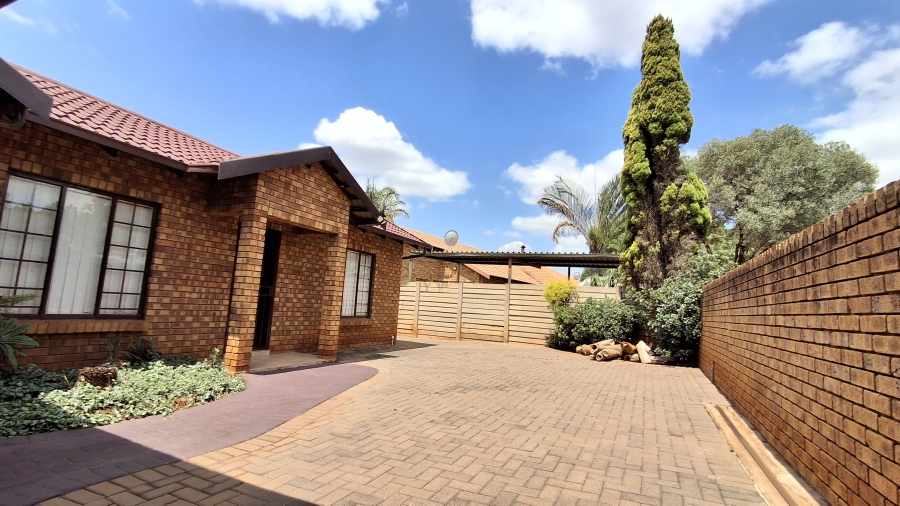 4 Bedroom Property for Sale in Doornpoort Gauteng